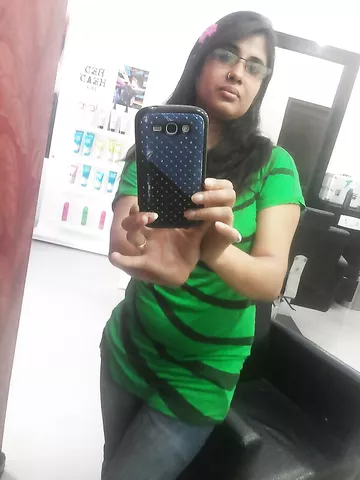 Mumbai wife cheats husband and shows big boobs