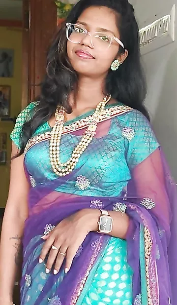 Hottest Tamil wife nude striptease selfies for ex-lover