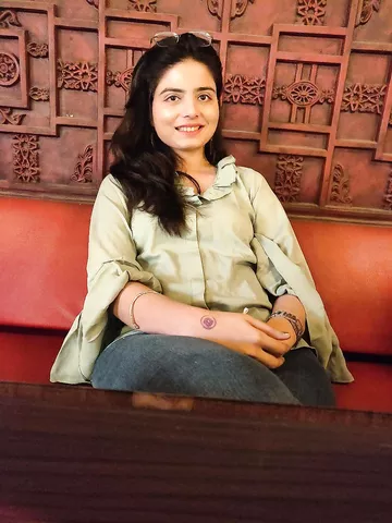 Newly married cute wife boobs showing to husband