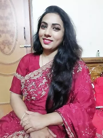 Mature Indian bhabhi naked and ready for sex