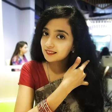 Wife in red bra sucks big dick of her husband