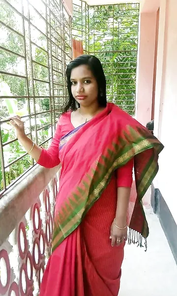 Newly married wife nude boobs teasing hubby photos