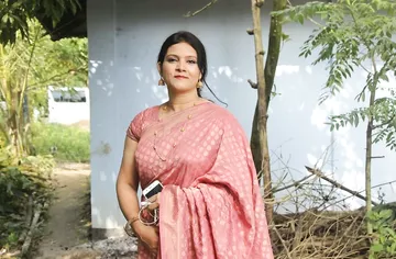 Mature MILF naked huge boobs on display