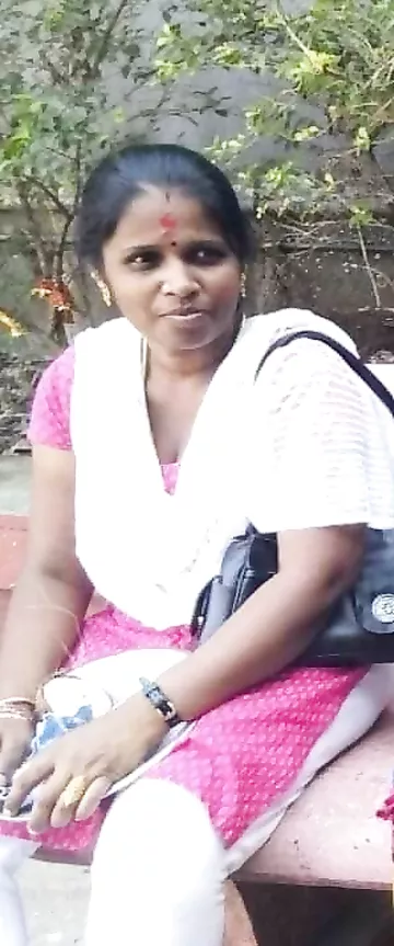 South Indian Tamil wife naked bathing photos