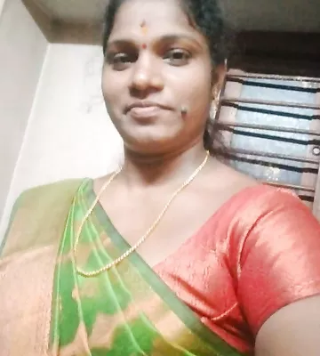 Tamil wife stripping saree and showing nude body curves