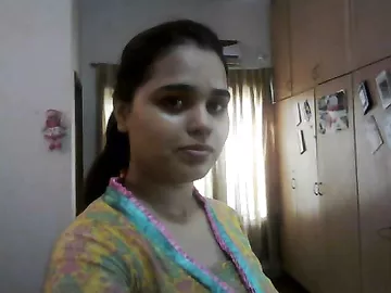 Girlfriend from New Delhi showing firm boobs