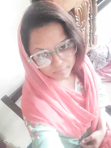 Desi girl nude bathing and big boobs flaunt