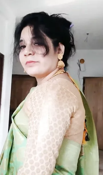 Sexy MILF nude photos shared with secret lover