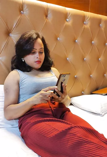 Gorgeous Indian escort girl nude sex with client