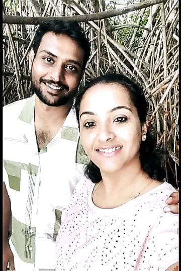 Busty Indian girl naked in front of mirror pics