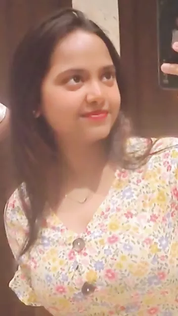 Cute Snapchat girl topless mirror photo leaked