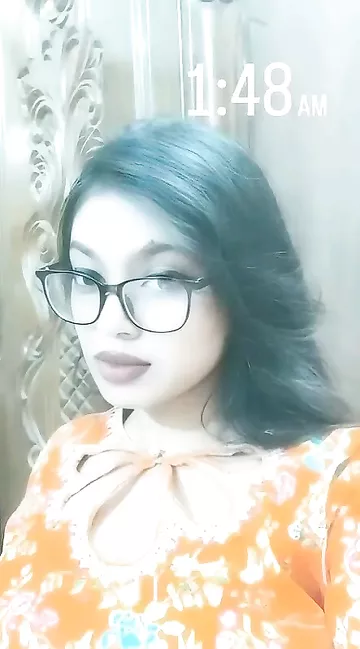 Innocent desi girl in glasses nude hot photos