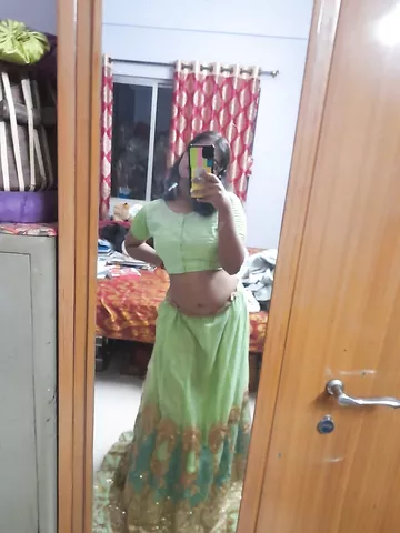 Horny Indian girlfriend self shot naked posing