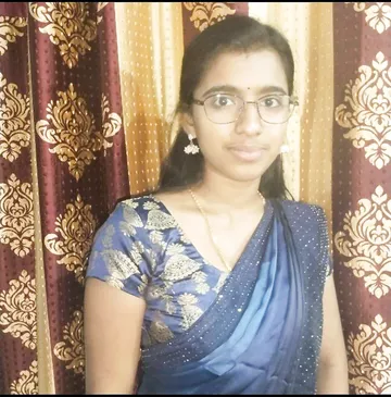Malayali girl in Chennai sharing nude selfies