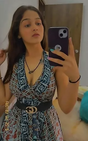 Instagram influencer Isha goes topless in selfies