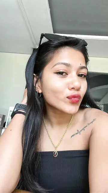 Rich Indian girl boobs showing video call