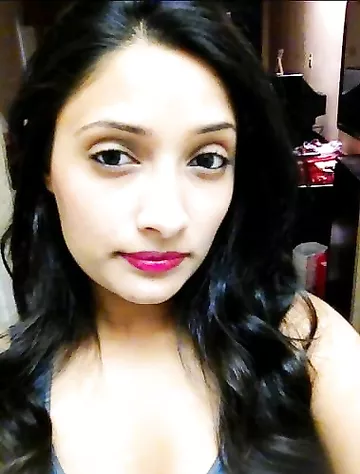 IT software girl topless photos for office mate