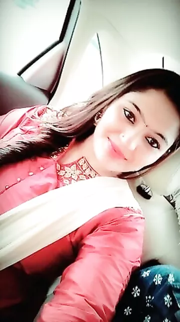 Sexy ass Delhi girl topless photos shared online