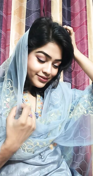 Short haired Bangla girl naked pussy fingering