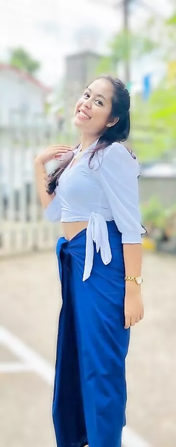 Sri Lankan slim girlfriend mirror nude selfies