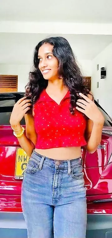 Srilankan young girl nude pussy showing hot pics