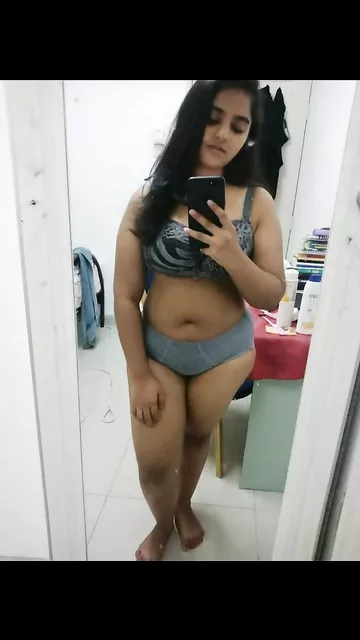 Busty Tamil girlfriend naked hairy pussy shown