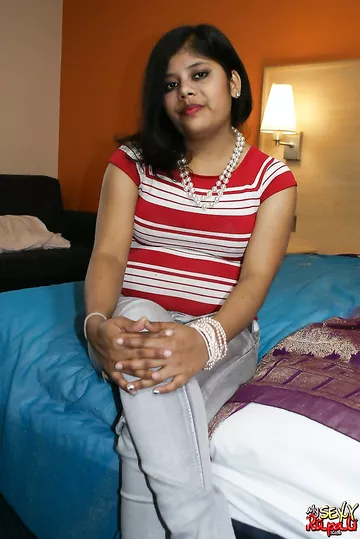 Sexy Gujarati Babe Rupali Nude Photos