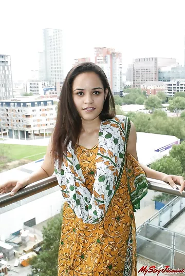 Gorgerous Indian Babe Jasmine Pink Pussy