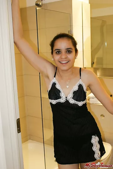 Nude Indian Girl Jasmine Seductive Shower
