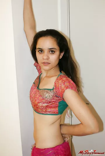 Indian Nude Babe Jasmine Sexy Erotic Outfits