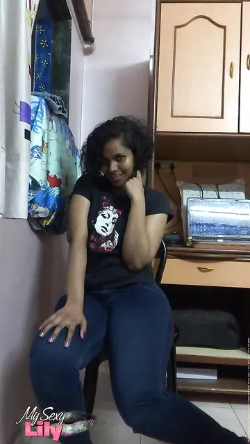 Young Nude Mumbai Girl Horny Lily