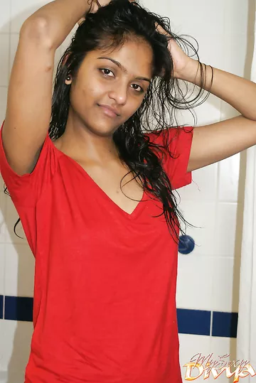 Young Sexy Indian Girl Divya Taking Shower