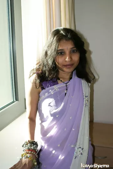 Big Boob Indian Babe Kavya Sexy Sari Photos