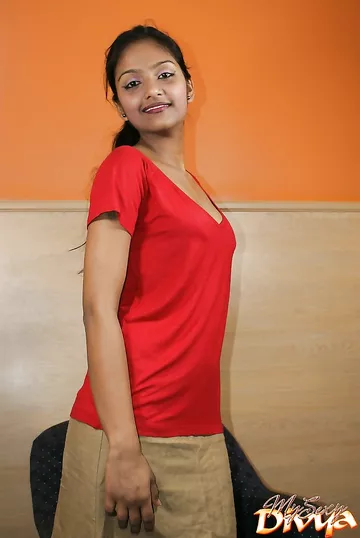 Divya Juicy Indian Babe Sweet As Orange