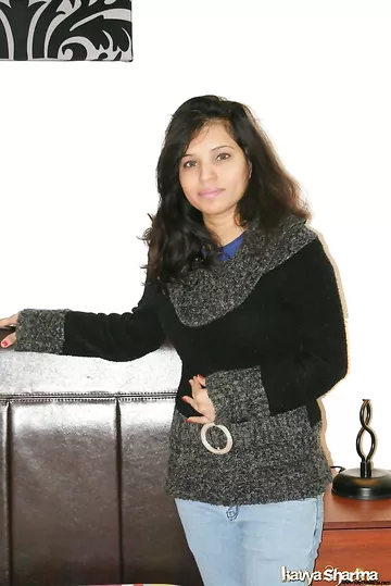 Juicy Indian Babe Stripping Tight Jeans Nude