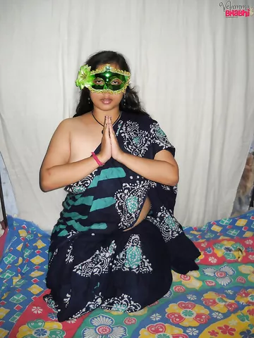 Velamma Doodhwali Nude Indian Aunty Pics