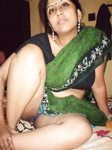 Horny Indian Rajni Showing Milky Boobs