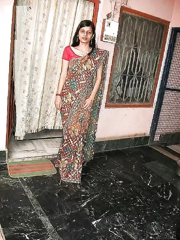 Shy Indian Sarita Bhabhi Nude Pics Leaked