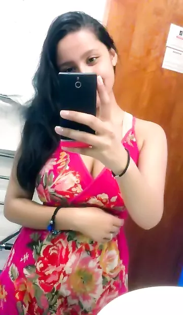 Hot Indian Asiya Showing Big Boob