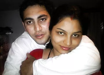 Indian Sexy Couple Leaked Honeymoon Pics