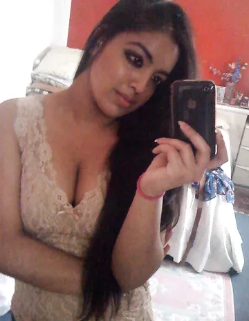 Indian Girl Rachna Showing Her Big Boobs