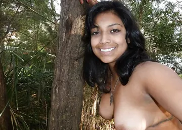 Plump Indian Girl Getting Naked In Jungle