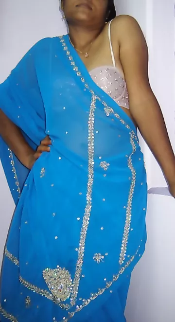 Indian Bhabhi Parveen Transperant Blue Saree