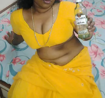 Indian Mallu Bhabhi Sexy Naval Pics