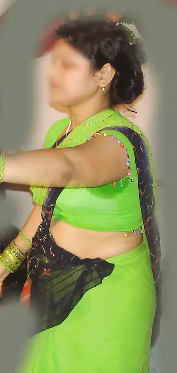 Hot Indian Aunty Sahar Saree Stripped Naked