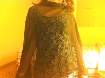 Hot Indian Girl Showing Cleavages Big Tits