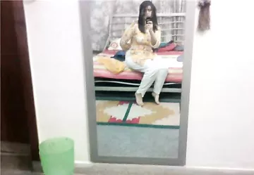 Hot Karachi Babe Nude Selfies For Boyfriend