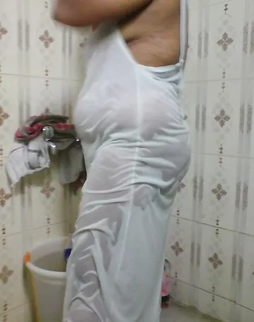 Sexy Indian Aunty Seema Naked Bathroom