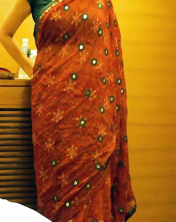 Sexy Indian Bhabhi Showing Hot Figure