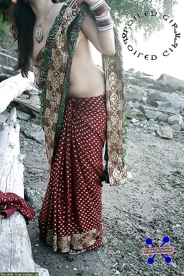 Hot Indian wife saree naked